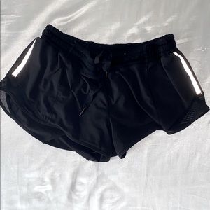 Lululemon Hotty Hot Shorts - Black (sz 8)